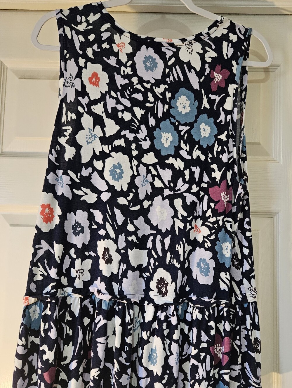 LOFT Navy Floral Tiered Shirt with White and Blue Blossoms XL Sleeveless - Picture 2 of 6